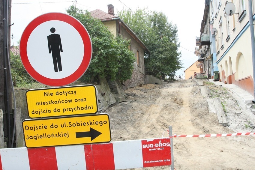 Remont ulicy Wałowej pod nadzorem archeologa [ZDJĘCIA]
