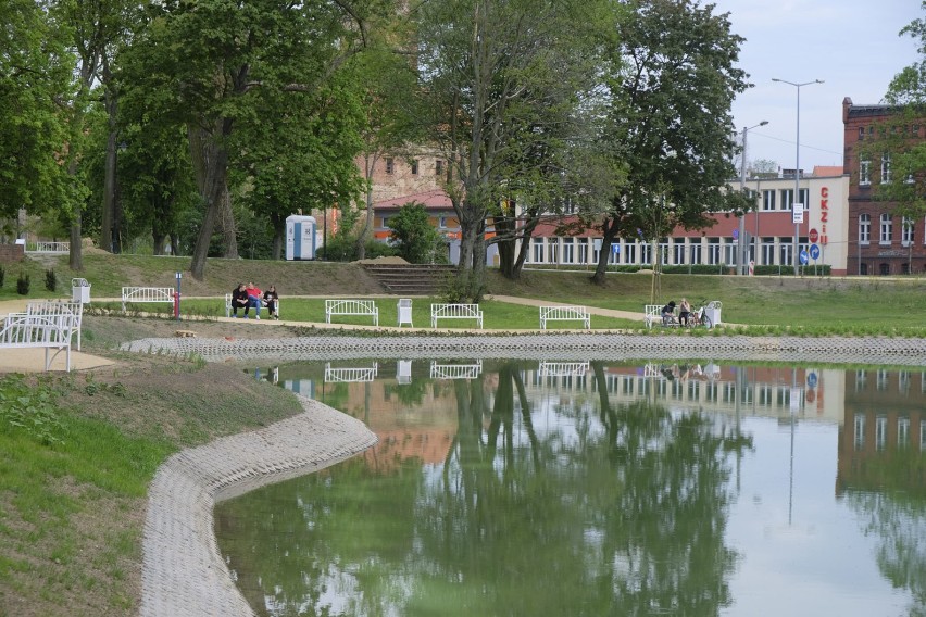 Rewitalizacja parku przy alei Jana Pawła II w Żarach dobiega...