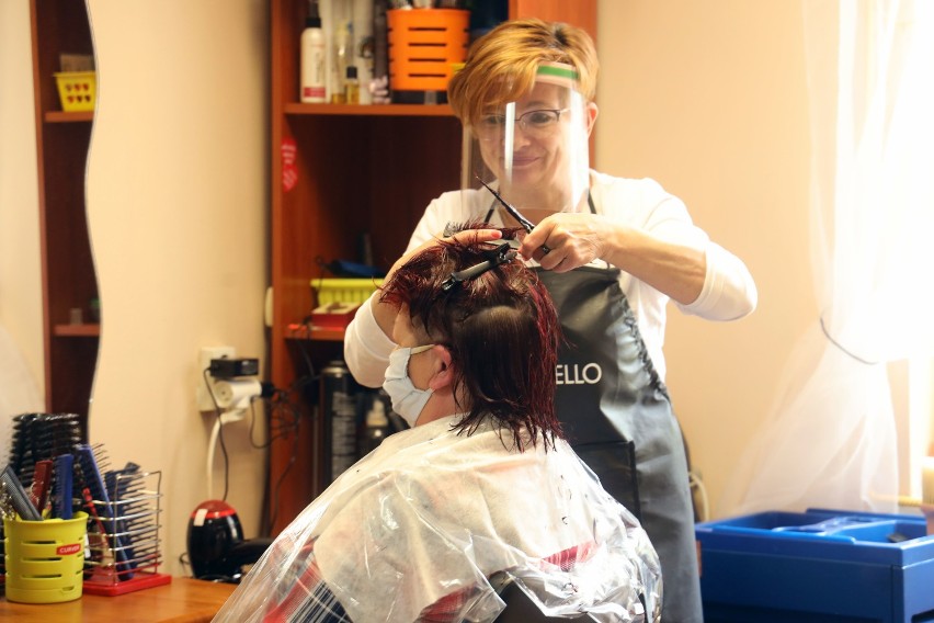Salony fryzjerskie już otwarte w Legnicy [ZDJĘCIA] 