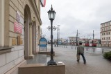 Stylizowana lampa ozdobiła wejście budynku Kujawsko-Pomorskiego Centrum Edukacji Nauczycieli w Bydgoszczy