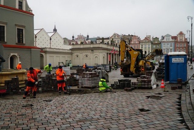 Według zapowiedzi władz Poznania remont Starego Rynku miał zakończyć się 20 listopada. Tymczasem prace cały czas trwają.