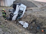 Wypadek na autostradzie A1. Mercedes wjechał w bariery. Zdjęcia