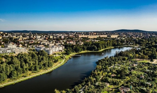 Kielce znalazły się w czołówce polskich miast, w których jest najwięcej zieleni. Stolica województwa świętokrzyskiego  ulokowała się na trzecim miejscu