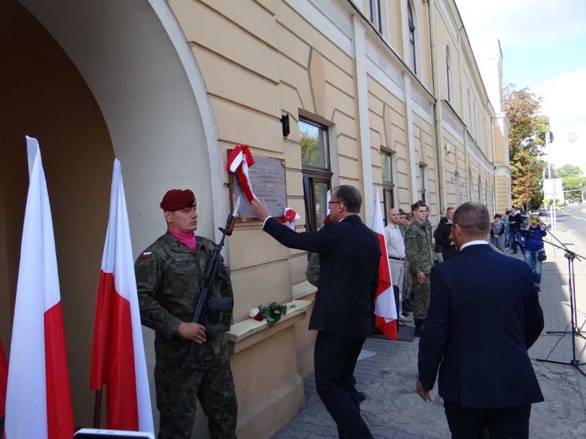 Odsłonięcie tablicy upamiętniającej rozbicie Aresztu...