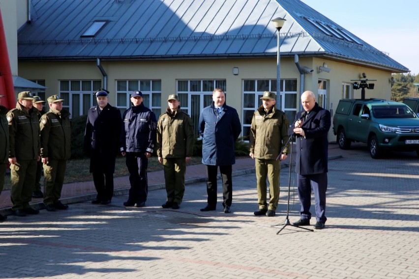 Minister Brudziński przekazał nowe pojazdy placówce SG w...