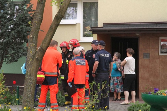 Zamieszanie przed budynkiem gdzie miało dojść do nieszczęścia