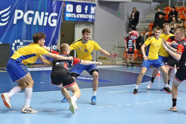 Po zwycięstwach nad Gdańskiem i Zabrzem kwidzynianie wysoko przegrali z Vive I Kielce. Obie ekipy awansowały jednak do fazy ćwierćfinałowej