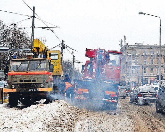 Dźwig MPK zablokował tramwaje na Ogrodowej