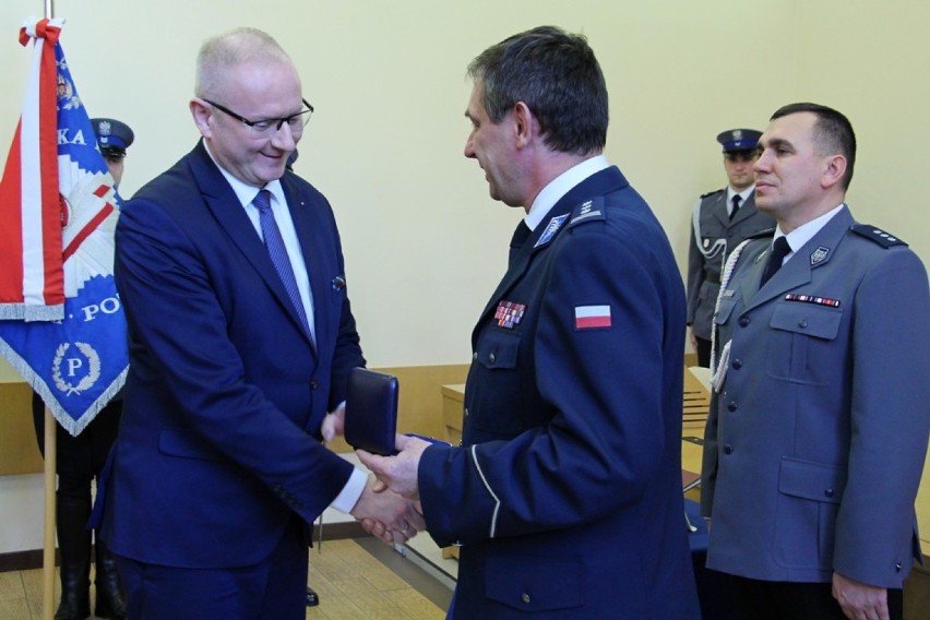 Uroczystość ślubowania nowych policjantów. Młodzi policjanci wkrótce rozpoczną służbę