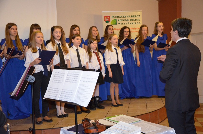 Wieluń: Chór MDK zaśpiewał dla wolontariuszy i darczyńców