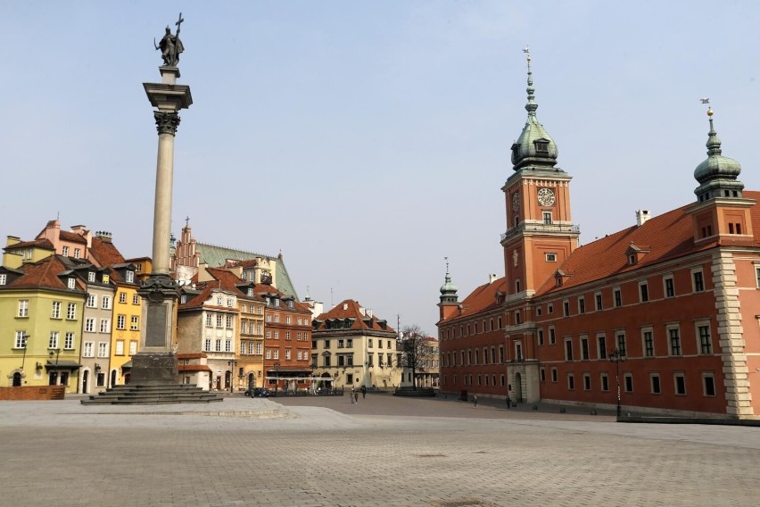 To jedna z wizytówek Warszawy – król Zygmunt III stoi na...