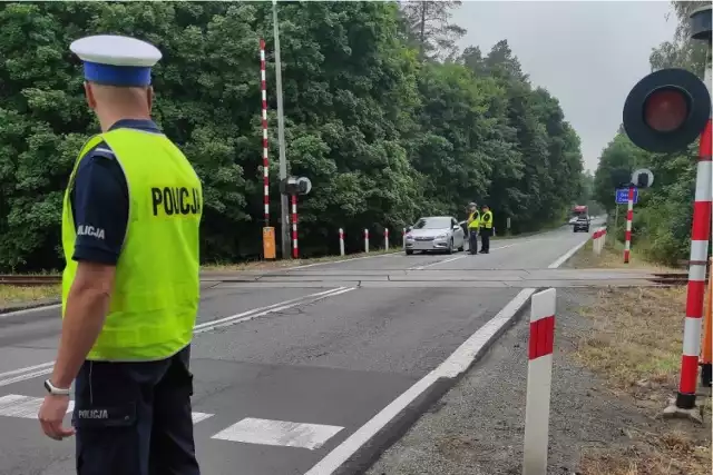 Policjanci z Tucholi nie wystawiali mandatów, tylko ostrzegali przed wypadkami na przejeździe kolejowym