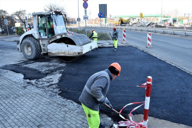 Centrum przesiadkowe Opole Wschodnie. Na miejscu trwają jeszcze przygotowania do nowej organizacji ruchu. Ma on być zmieniona w środę (2 grudnia)