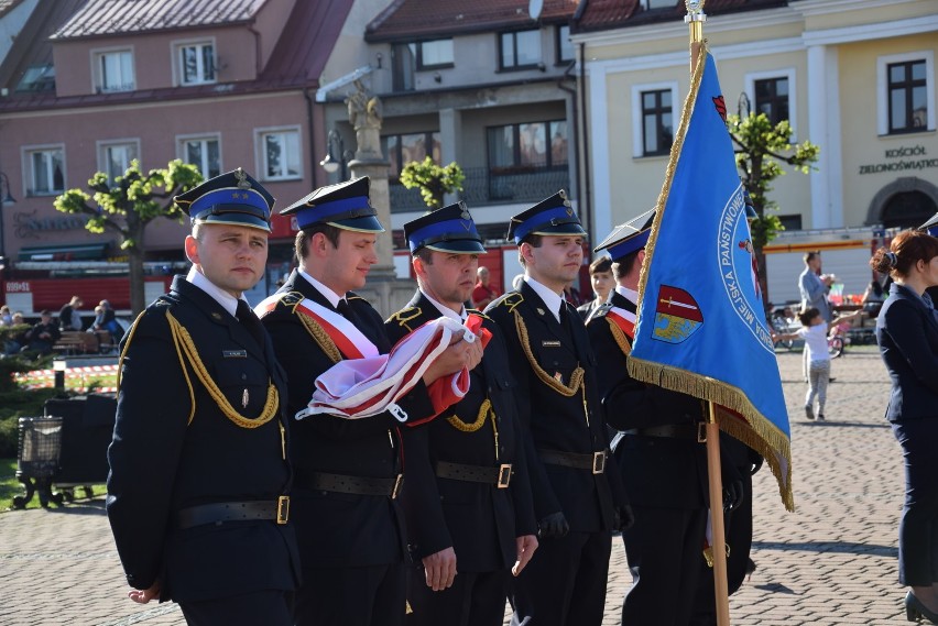 Strażacy świętowali na żorskim rynku i przyjęli odznaczenia! ZDJĘCIA