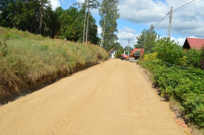 W Sulęczynie trwają remonty dróg, uszkodzonych po nawałnicy