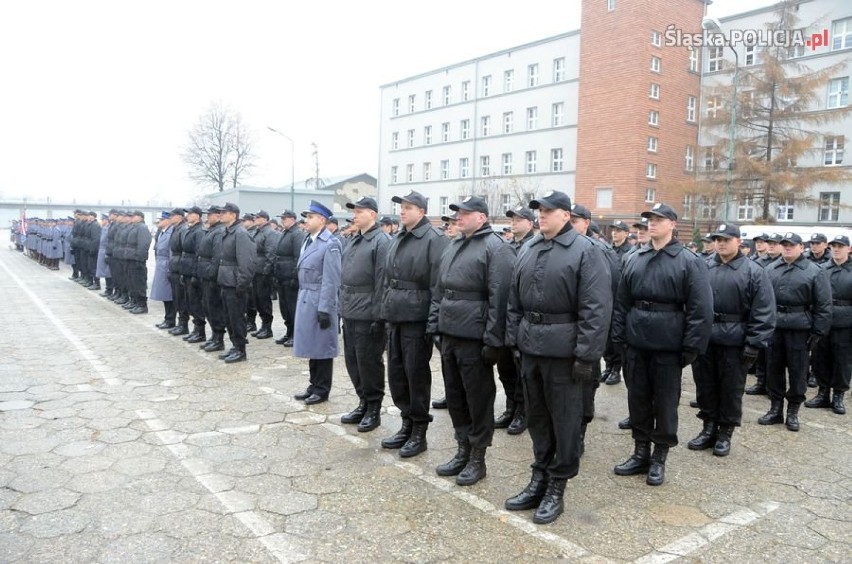 Katowice: 160 młodych policjantów złożyło ślubowanie [ZDJĘCIA]