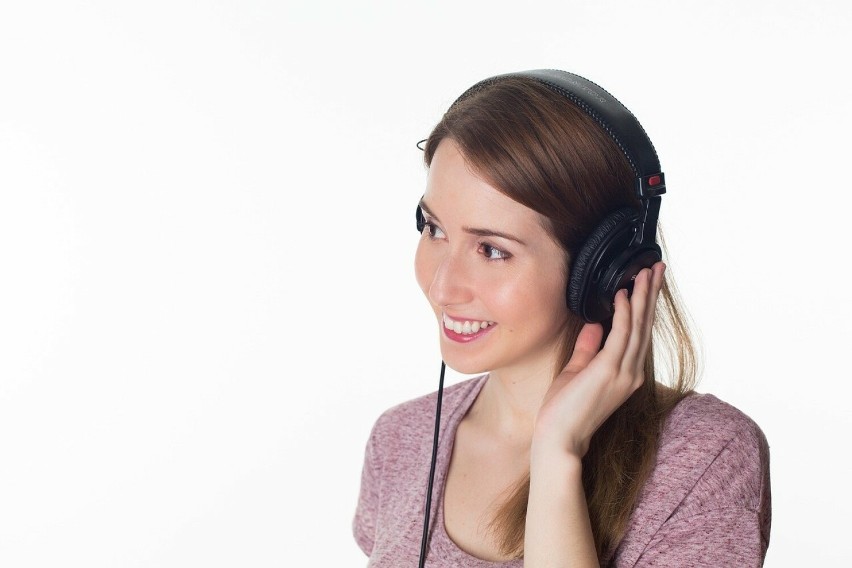 U osób w wieku 12-35 lat problemy ze słuchem są one...