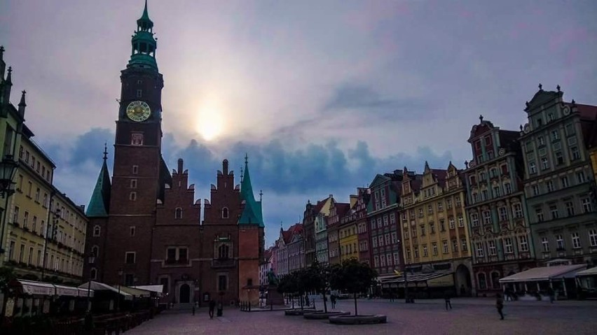 Wrocławski Rynek o poranku