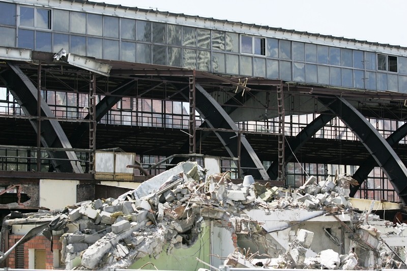 Supersm Katowice - trwa wyburzanie hali targowej
