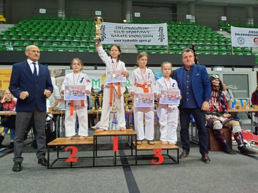 32 medale zdobyli zawodnicy ZKS Karate Kyokushin Zielona...