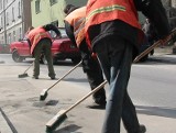 Zarząd Oczyszczania Miasta sprząta Warszawę po zimie
