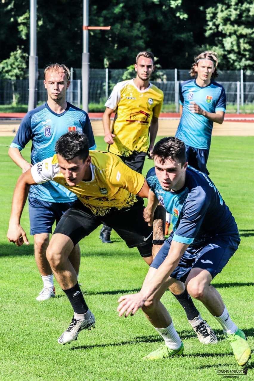 Piłka nożna. Pomezania Malbork w ciągu dwóch dni rozegrała dwa sparingi. Zwycięstwo 3:2 i porażka 2:3