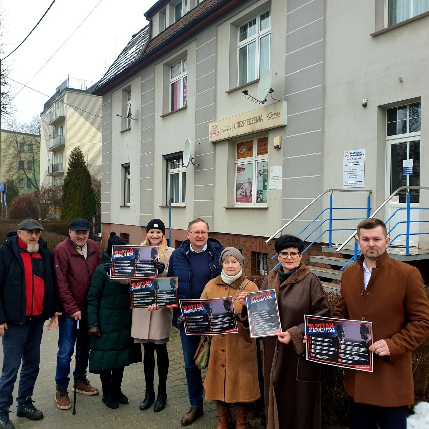 Posłowie Gawron i Burzyńska przyszli z "Pytaniami do Tuska"...