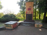 Sosnowiec: zdewastowany pomnik żołnierzy radzieckich w Ostrowach Górniczych [ZDJĘCIA]