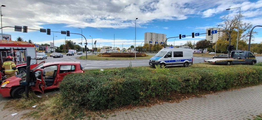 Wypadek z udziałem dwóch aut, Rondo Inowrocławskie...