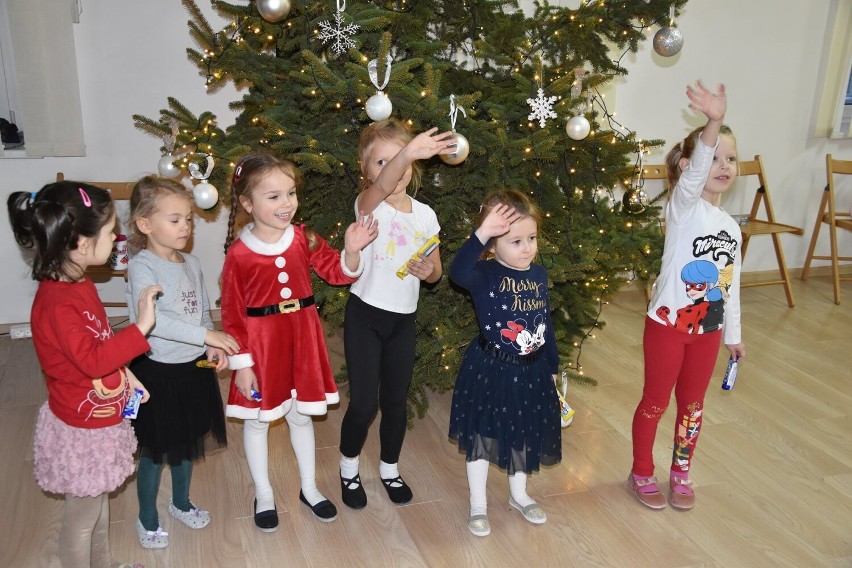 Mikołaj tańczył, śpiewał i rysował z podopiecznymi PMDKiS w Wieluniu
