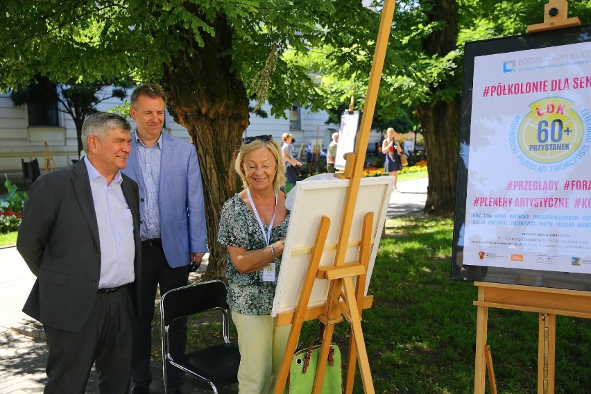 Seniorzy jadą w plener. Będą warsztaty fotograficzne, malarskie i wycieczki