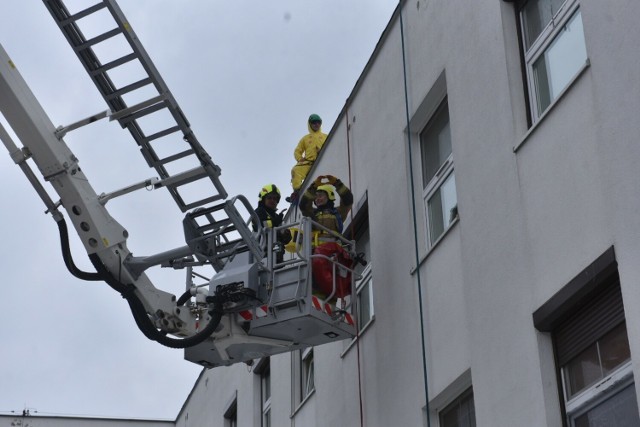 Po raz kolejny Alpiniści dla WOŚP rozświetlili dzień dzieci w szpitalach. Tym razem zrobili to w szpitalu na Bielanach, gdzie myli okna w swoim niecodziennym, bohaterskim stylu!