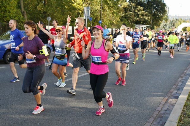 WIĘCEJ ZDJĘĆ: Maraton Warszawski 2018. Zdjęcia uczestników jubileuszowej edycji biegu [CZĘŚĆ 1]

WIĘCEJ ZDJĘĆ: Maraton Warszawski 2018. Zdjęcia uczestników jubileuszowej edycji biegu [CZĘŚĆ 3]

WIĘCEJ ZDJĘĆ: Maraton Warszawski 2018. Zdjęcia uczestników jubileuszowej edycji biegu [CZĘŚĆ 4]

WIĘCEJ ZDJĘĆ: Maraton Warszawski 2018. Zdjęcia uczestników jubileuszowej edycji biegu [CZĘŚĆ 5]

ZOBACZ TEŻ: Bieg na Piątkę 2018 w Warszawie. Zdjęcia uczestników biegu towarzyszącemu Maratonowi Warszawskiemu [CZĘŚĆ 1]