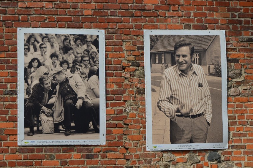 W Łagowie ponownie zawisły dawne fotografie celebrytów...