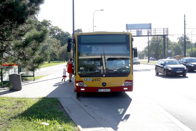 Zatoki autobusowe w Łodzi do likwidacji? Taki postulat mają cykliści