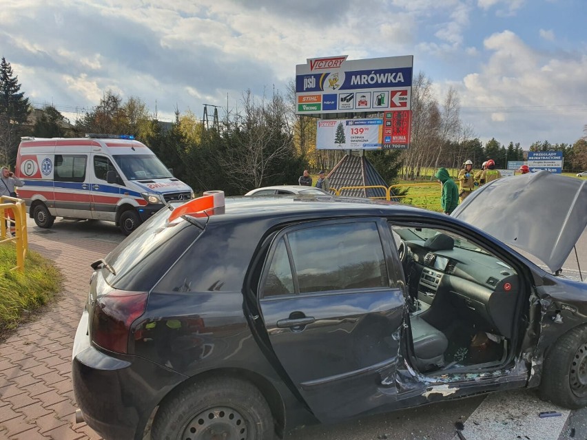 Wypadek na DK94 w Dębnie, jedna osoba ranna, lądował...