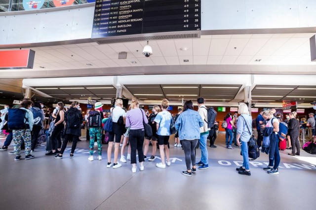 Już nie tylko Ryanair będzie zabierał turystów na wycieczki z podwarszawskiego lotniska Modlin. Od 31 października 2022 do gry wkracza nowy przewoźnik. Gdzie będzie można z nim polecieć i ile będą kosztować bilety?