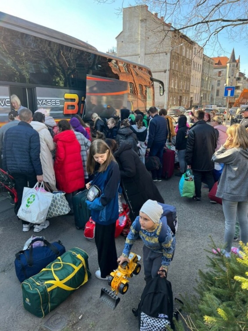 Ukraińscy uchodźcy wyjechali z Legnicy do francuskiego Roanne