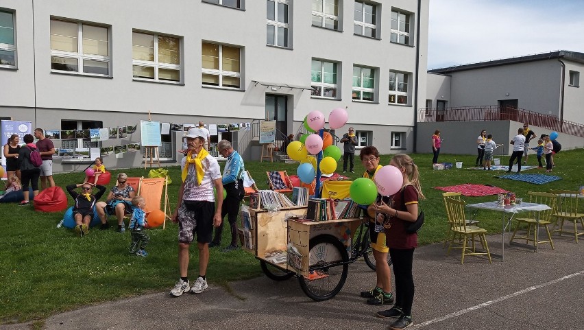 VIII Rajd Chrzanowskich Cyklistów. Rowerzyści wzięli udział w Pikniku Edukacyjnym "Biblioteka na dwóch kółkach" [ZDJĘCIA]