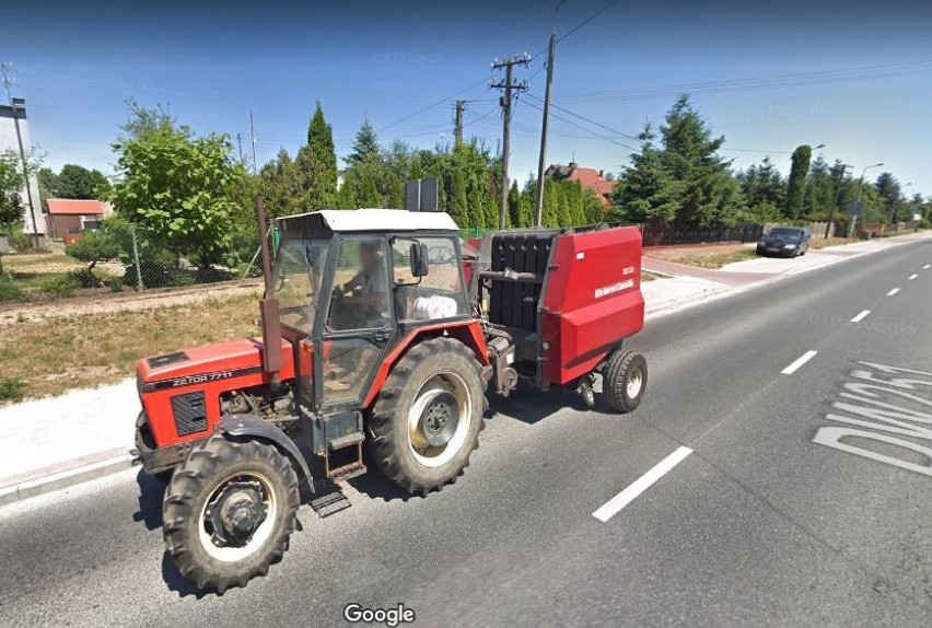 Mieszkańcy Barcina na zdjęciach Google Street View. Na...