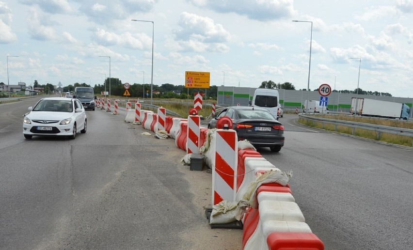 Utrudnienia na A1 u zbiegu z S8 koło Piotrkowa w kierunku na...