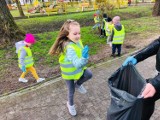 Przedszkolaki z Jędrzejowa posprzątały okolicę z okazji Światowego Dnia Ziemi. Miały przy tym dużo radości (ZDJĘCIA)