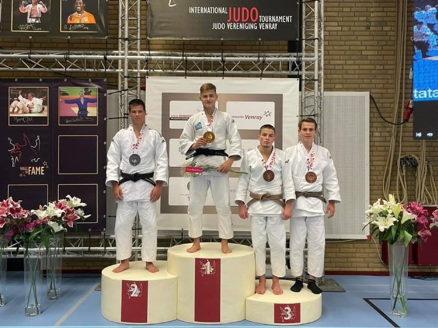 Reprezentanci ekip UKS Judo Kraków i KS Nastula Club podczas...