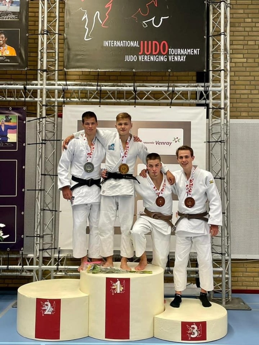 Reprezentanci ekip UKS Judo Kraków i KS Nastula Club podczas...