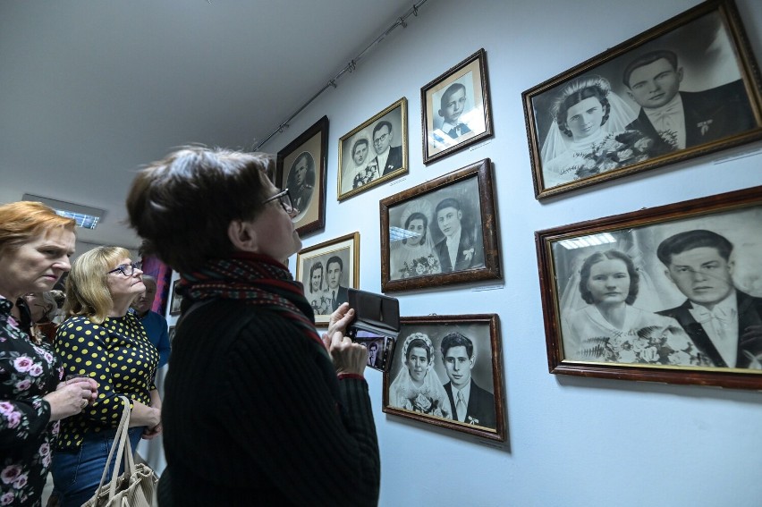 Monidła, czyli dawne portrety ślubne. Muzeum Ziemi Sokólskiej zaprasza na wystawę 