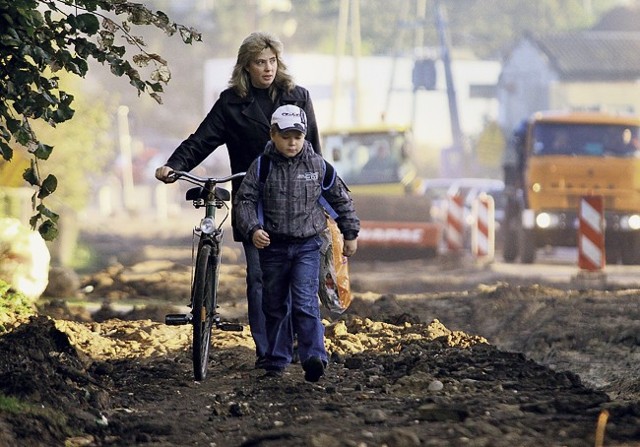 Nikt nie pomyślał, by zadbać o bezpieczne przejście do szkoły w Babach na czas remontu drogi