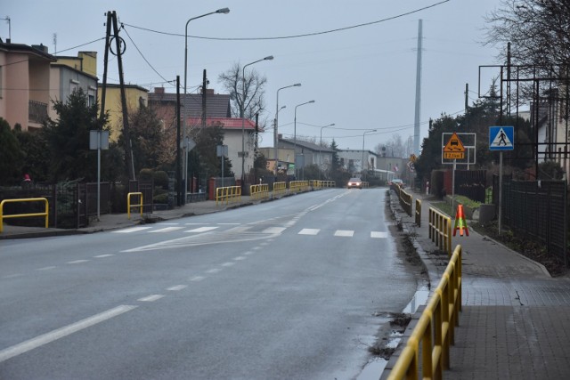 Za utrzymanie dawnej DK5 (na odcinku biegnącym przez powiat żniński) odpowiada Zarząd Dróg Powiatowych w Żninie z siedzibą w Podgórzynie. Formalnie jednak, jak podkreśla starosta (stan na 4.01.2021 r.) ten odcinek nie jest przejęty. - Wynika to z braków w dokumentacji ze strony urzędu marszałkowskiego - uściśla Zbigniew Jaszczuk.