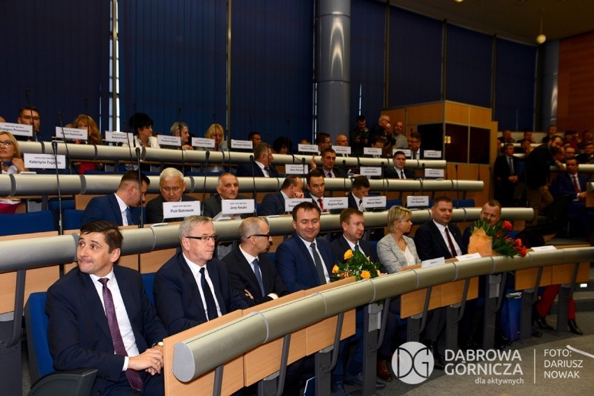 Pierwsza sesja nowej Rady Miejskiej w Dąbrowie Górniczej [ZDJĘCIA]
