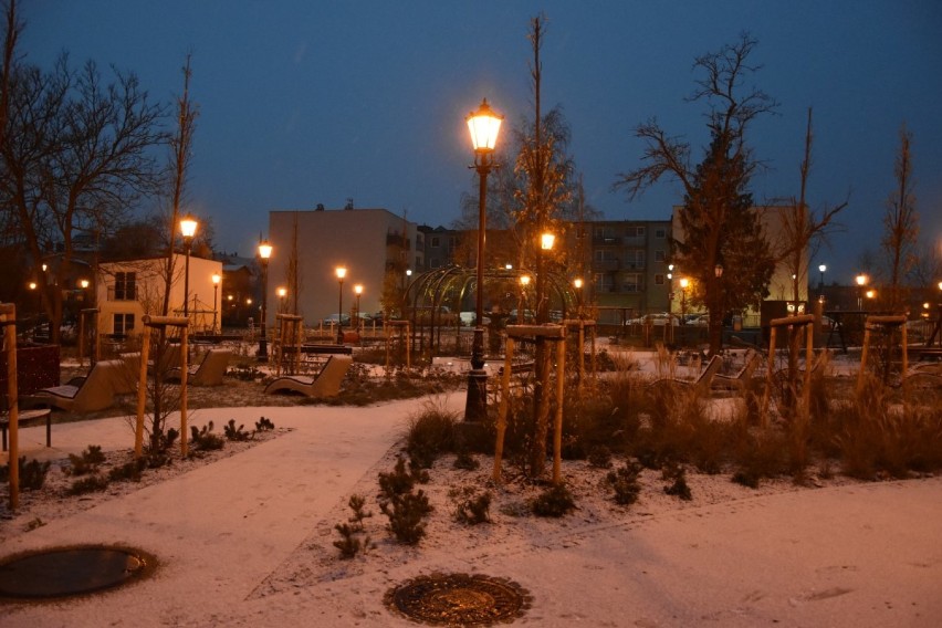 Śnieżny wieczór w Wejherowie. Miasto pokrył biały puch| ZDJĘCIA