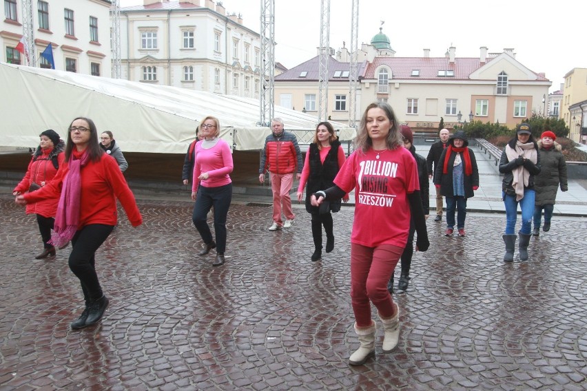 Nazywam się Miliard. Taniec na rzeszowskim Rynku przeciwko przemocy seksualnej [ZDJĘCIA, WIDEO]